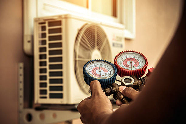 Professional Hvac technician working in Huntersville, NC